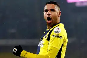 En-Nesyri, Tarihe Geçen Golüyle Fenerbahçe'yi Zafere Taşıdı!