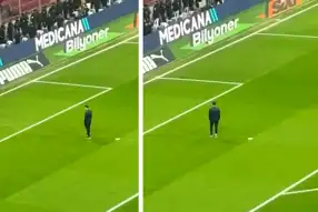 Mert Hakan Yandaş, Galatasaray Tribünlerinde! "Havlayanlar" Şarkısı Çaldı!