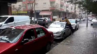 Diyarbakır'da Öğrenciler Kar Keyfiyle YKS Stresini Attı