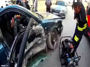 Mersin'de Trafik Kazası: Sürücü Kurtarıldı