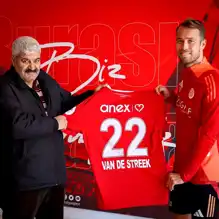 Antalyasporlu Van de Streek'ten Güvenlik Görevlisine Ziyaret!