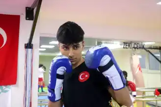 16 Yaşındaki Taha, Kick Boksta Türkiye İkincisi!