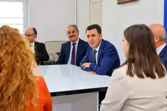 Vali, Ortaokulu Ziyaret Etti: Kitap Okuma ve Spor Etkinlikleri