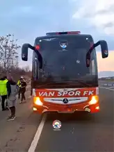 Vanspor Otobüsüne Taşlı Saldırı: 3 Yaralı, Gözaltılar Var