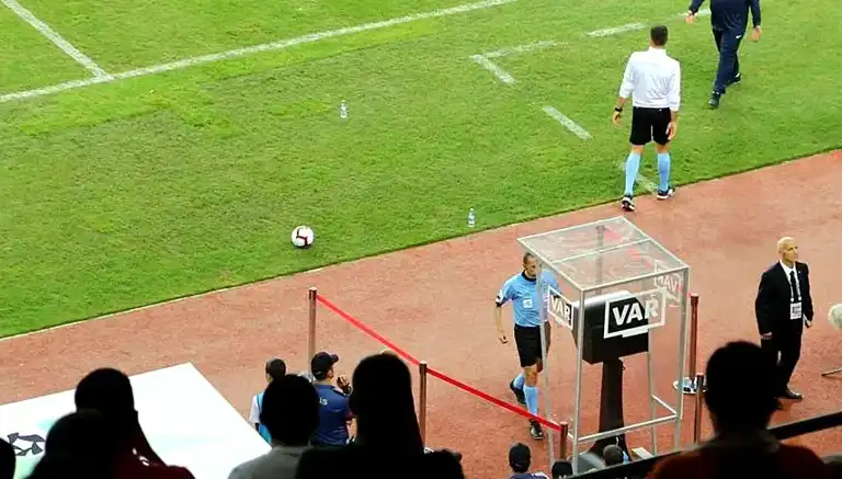 Antalyaspor-Beşiktaş'ta Yabancı VAR Hakemi!