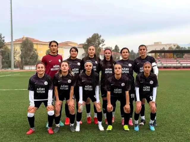 Ağrı Kadın Futbol Takımı, Silopi'de Beraberlikle Liderliğini Korudu
