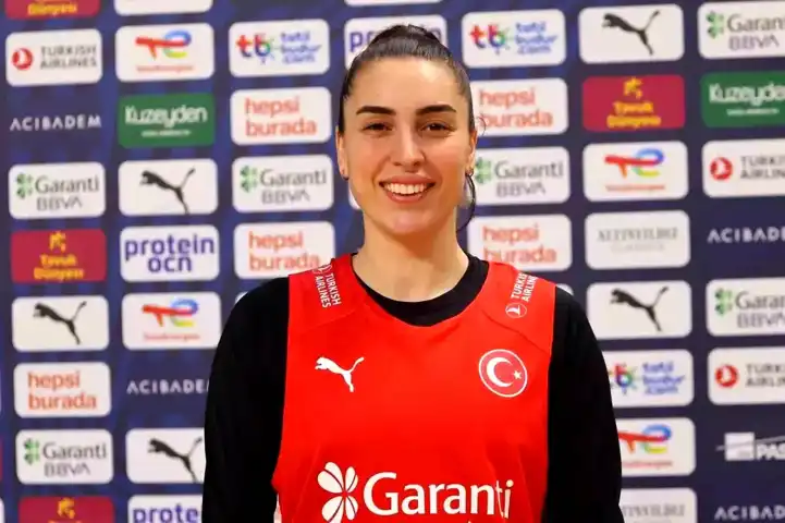 Ay-Yıldızlı Kadınlar İzlanda'yı Hedefliyor