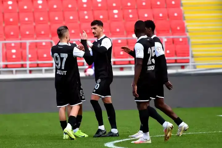Manisa FK, Göztepe'yi 2-1 Yendi!