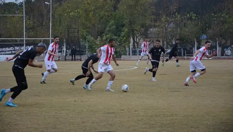 Süper Amatör Lig'de Zirve Mücadelesi: Deplasman Takımı Kazanıyor!
